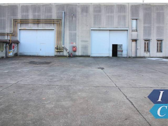 Locale Commerciale in affitto a Oltresempione, Legnano