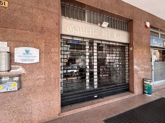 Locale Commerciale in affitto a Oltrestazione, Legnano