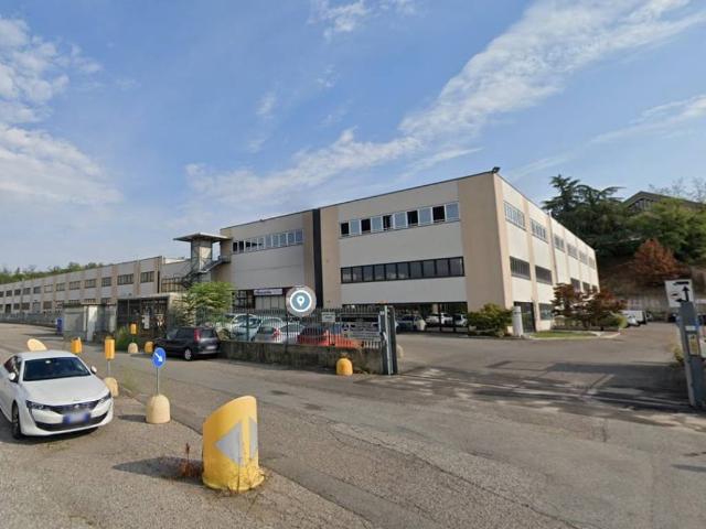 Locale Commerciale in affitto a Oltresempione, Legnano