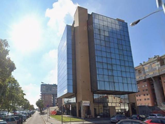 Locale Commerciale in affitto a Oltrestazione, Legnano