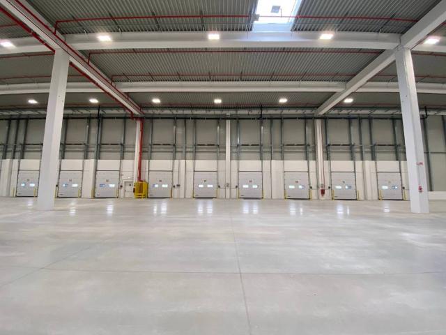 Locale Commerciale in affitto a Oltresempione, Legnano