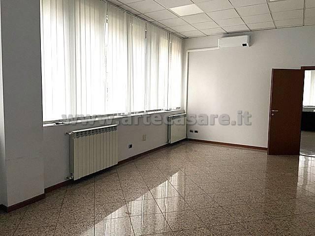 Locale Commerciale in affitto a Oltresempione, Legnano