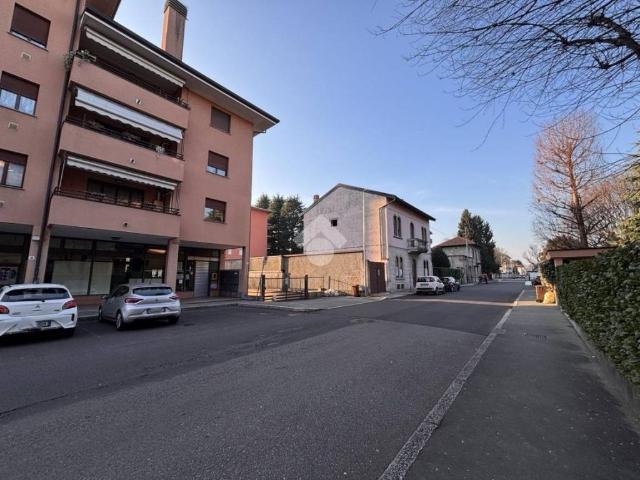 Locale Commerciale in affitto a Oltrestazione, Legnano