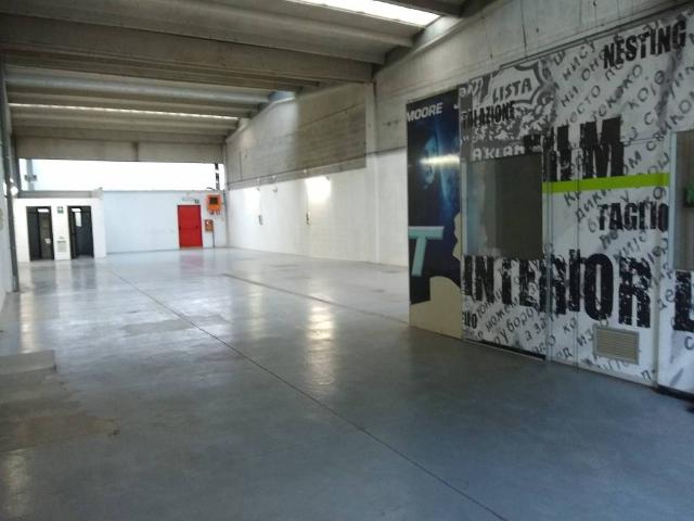 Locale Commerciale in affitto a Castegnate, Castellanza