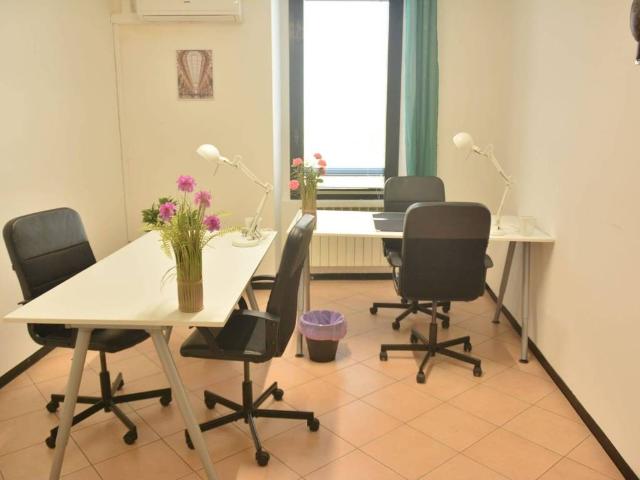 Locale Commerciale in affitto a Oltresempione, Legnano