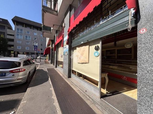 Locale Commerciale in affitto a Oltresempione, Legnano