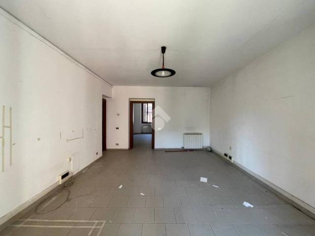 Locale Commerciale in affitto a Oltresempione, Legnano