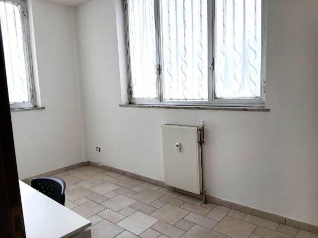 Locale Commerciale in affitto a Sant'Erasmo, Legnano