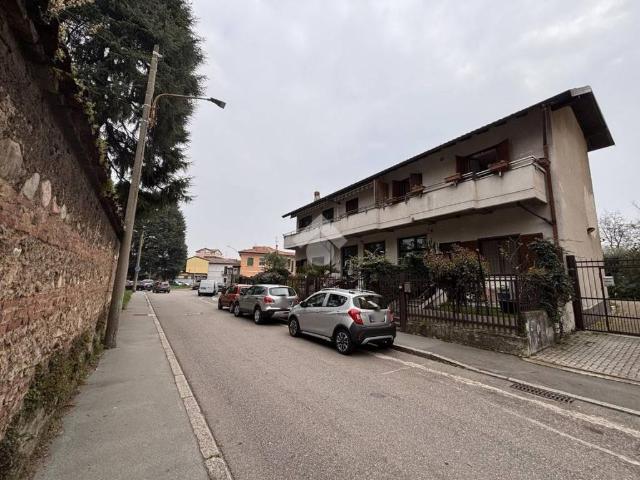 Locale Commerciale in affitto a Oltresempione, Legnano