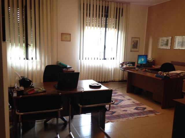 Locale Commerciale in affitto a Oltresempione, Legnano