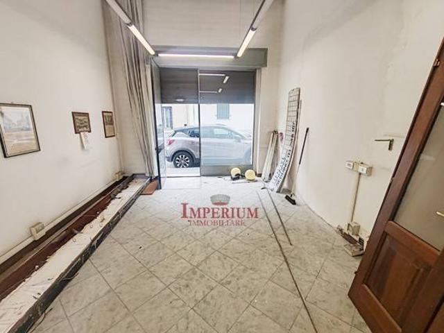 Locale Commerciale in affitto a Oltresempione, Legnano