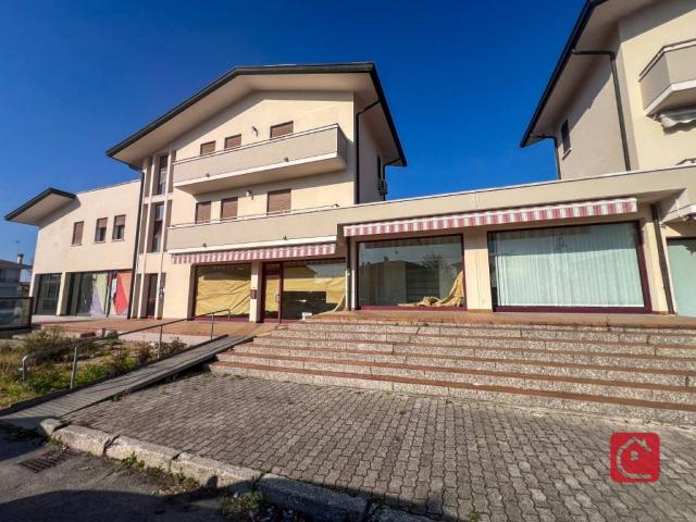 Locale Commerciale in affitto a Legnaro, Veneto