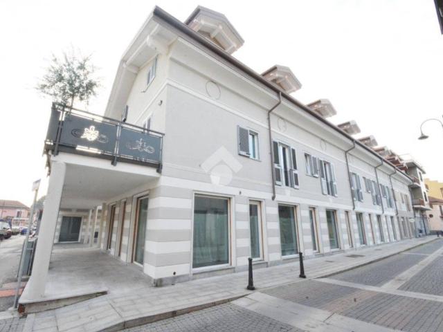 Locale Commerciale in affitto a Piemonte, Torino