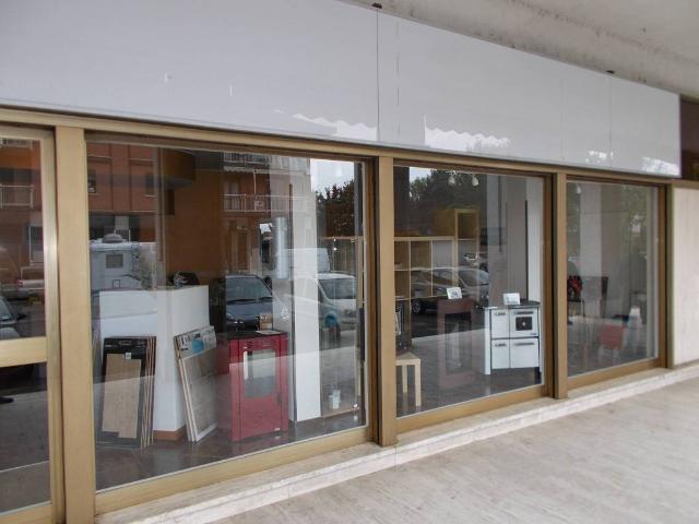 Locale Commerciale in affitto a Piemonte, Torino