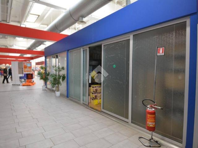 Locale Commerciale in affitto a Piemonte, Torino