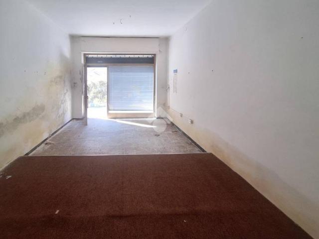 Locale Commerciale in affitto a Leno, Lombardia