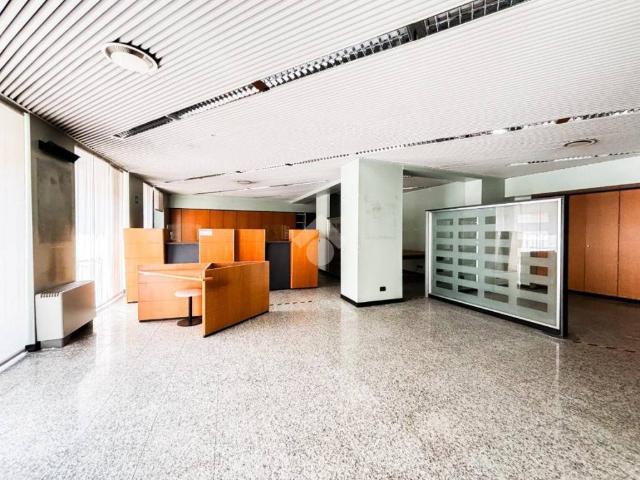 Locale Commerciale in affitto a Leno, Lombardia