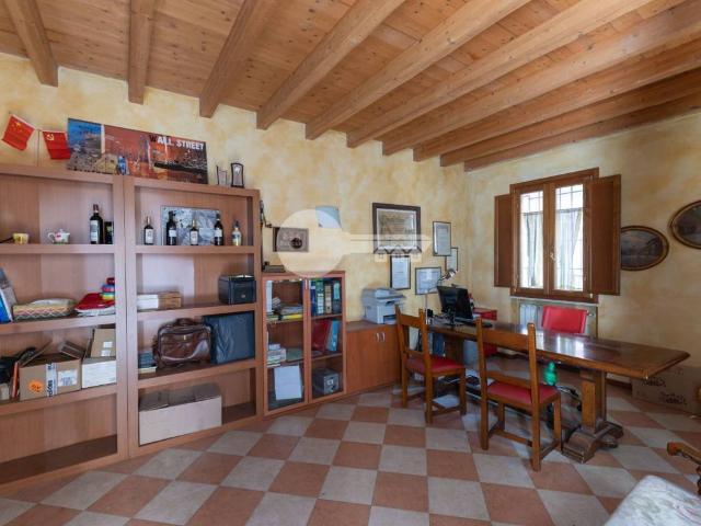 Locale Commerciale in affitto a Leno, Lombardia