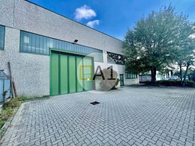 Locale Commerciale in affitto a Zona Industriale di Lentate Sul Seveso, Lentate sul Seveso