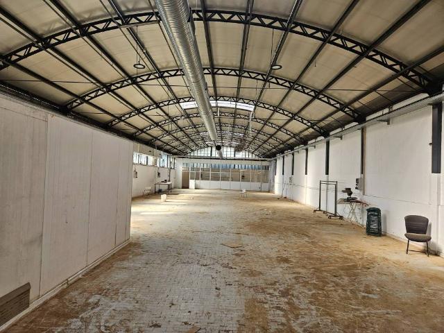 Locale Commerciale in affitto a Birago, Lentate Sul Seveso
