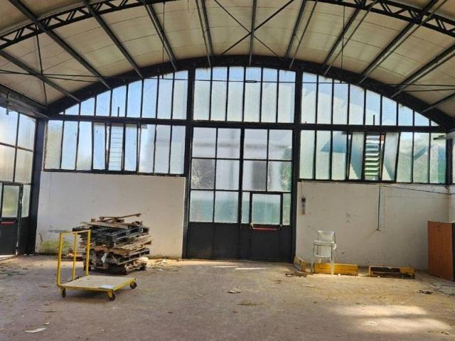 Locale Commerciale in affitto a Mocchirolo, Lentate Sul Seveso