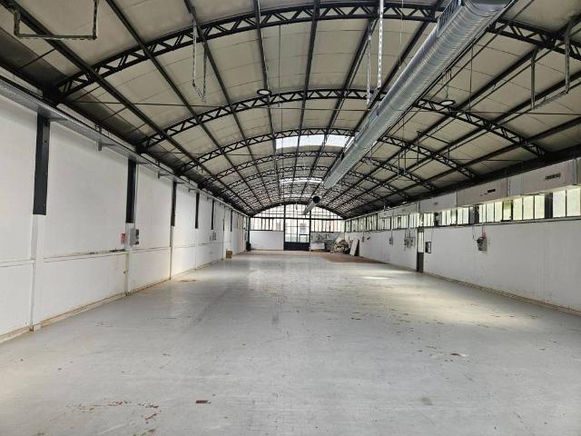 Locale Commerciale in affitto a Mocchirolo, Lentate sul Seveso