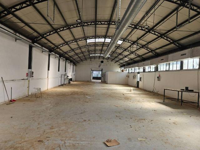 Locale Commerciale in affitto a Birago, Lentate Sul Seveso