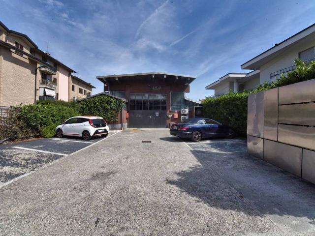 Locale Commerciale in affitto a Birago, Lentate Sul Seveso