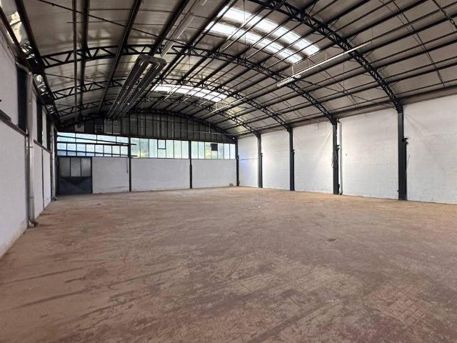 Locale Commerciale in affitto a Mocchirolo, Lentate Sul Seveso