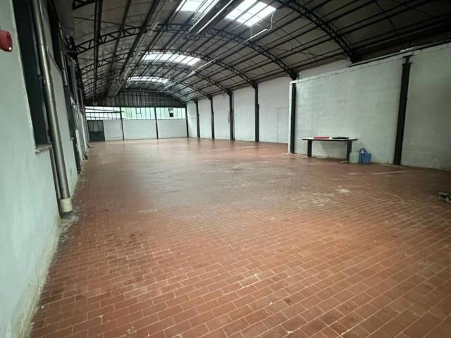 Locale Commerciale in affitto a Mocchirolo, Lentate Sul Seveso