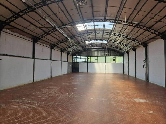 Locale Commerciale in affitto a Mocchirolo, Lentate sul Seveso