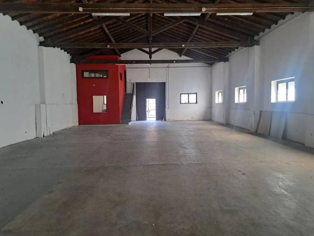 Locale Commerciale in affitto a Lentini, Sicilia