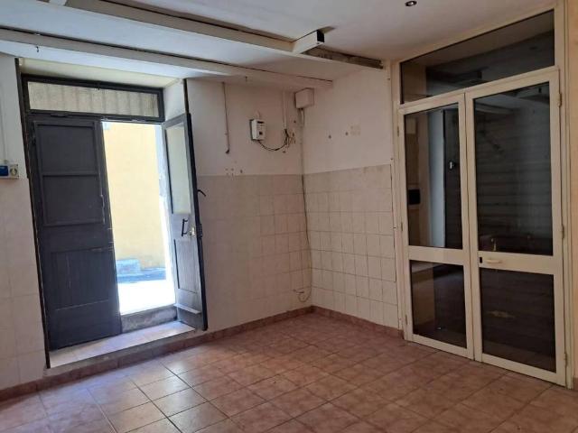 Locale Commerciale in affitto a Lentini, Sicilia