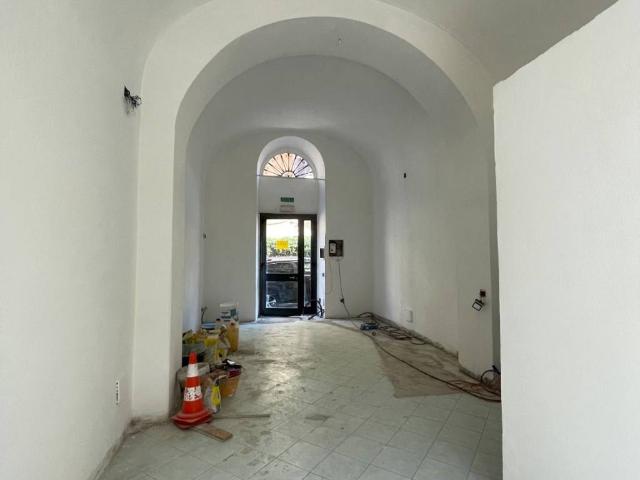 Locale Commerciale in affitto a La Serra, Lerici