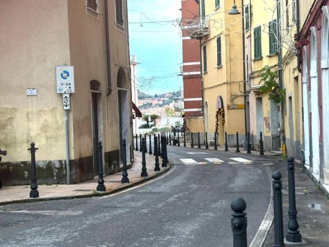 Locale Commerciale in affitto a Lerici, Liguria