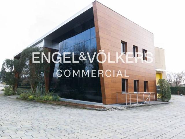 Locale Commerciale in affitto a California, Lesmo