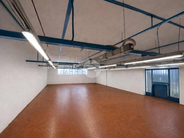 Locale Commerciale in affitto a Levate, Lombardia