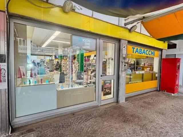Locale Commerciale in affitto a Lignano City, Lignano Pineta
