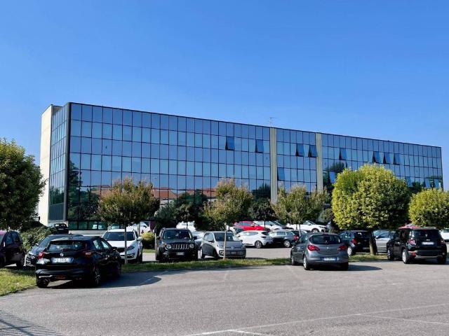 Locale Commerciale in affitto a San Francesco, Limbiate