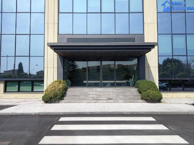 Locale Commerciale in affitto a San Francesco, Limbiate