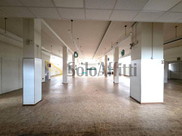 Locale Commerciale in affitto a San Francesco, Limbiate