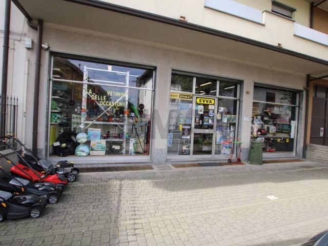 Locale Commerciale in affitto a Ceresolo, Limbiate