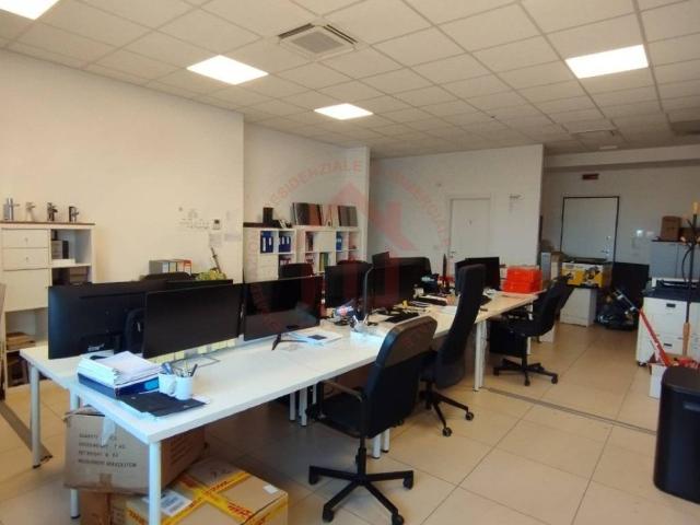 Locale Commerciale in affitto a Limena, Veneto