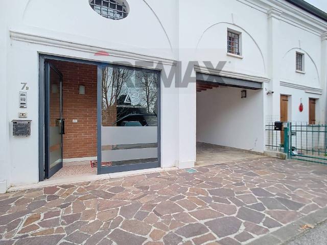Locale Commerciale in affitto a Limena, Veneto