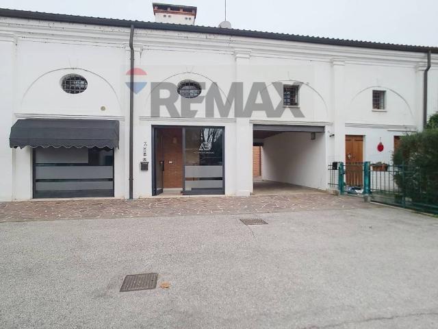 Locale Commerciale in affitto a Limena, Veneto
