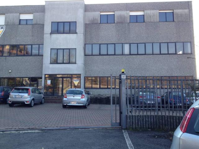 Locale Commerciale in affitto a Lipomo, Lombardia