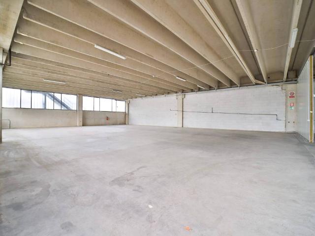 Locale Commerciale in affitto a Liscate, Lombardia