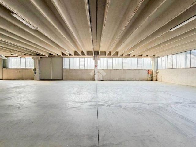 Locale Commerciale in affitto a Liscate, Lombardia