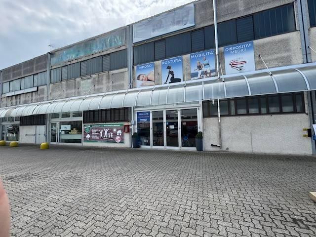 Locale Commerciale in affitto a Liscate, Lombardia