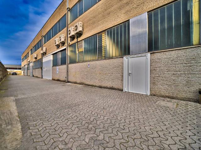 Locale Commerciale in affitto a Liscate, Lombardia